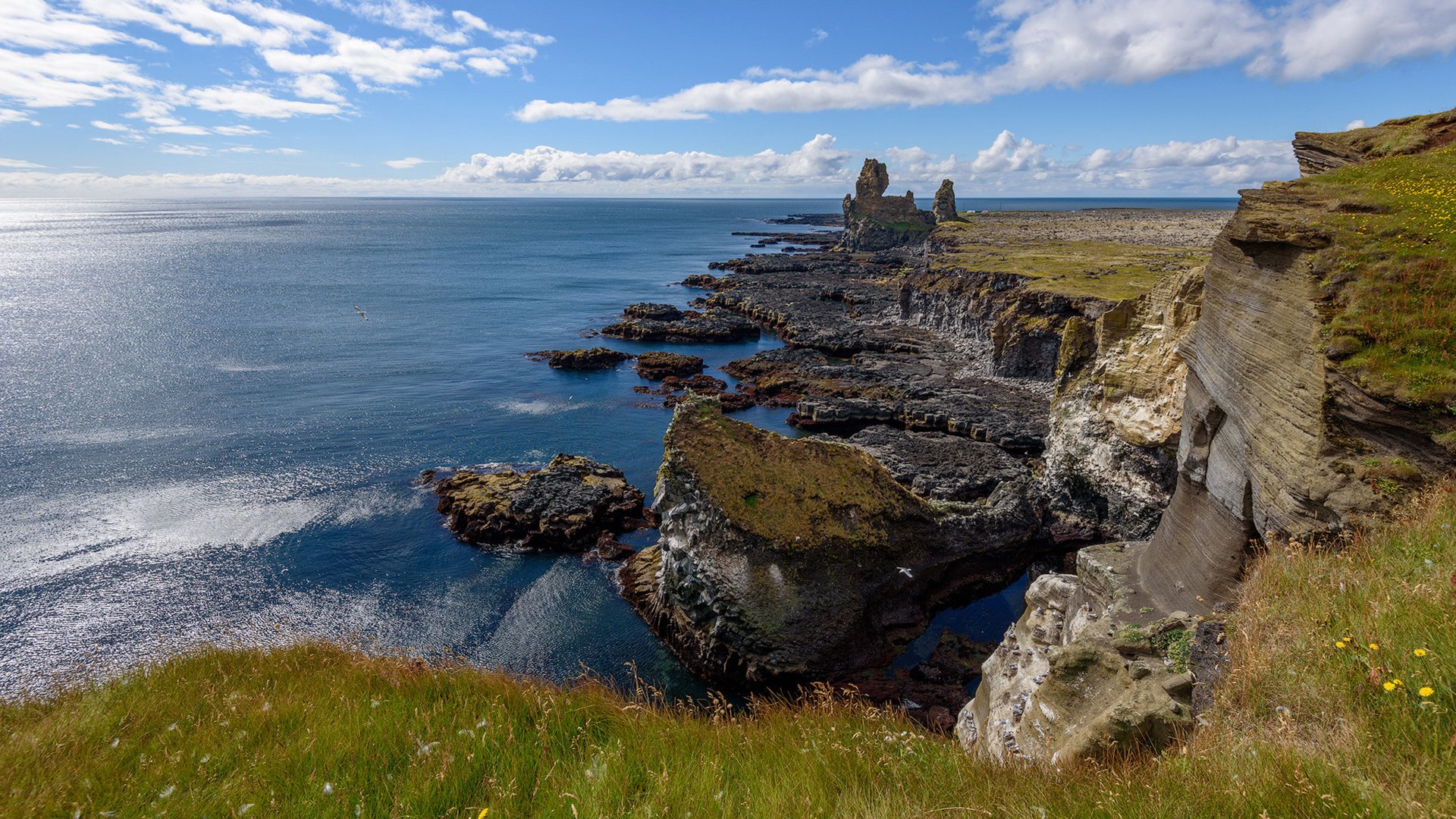 Le scogliere di basalto di Lóndrangar